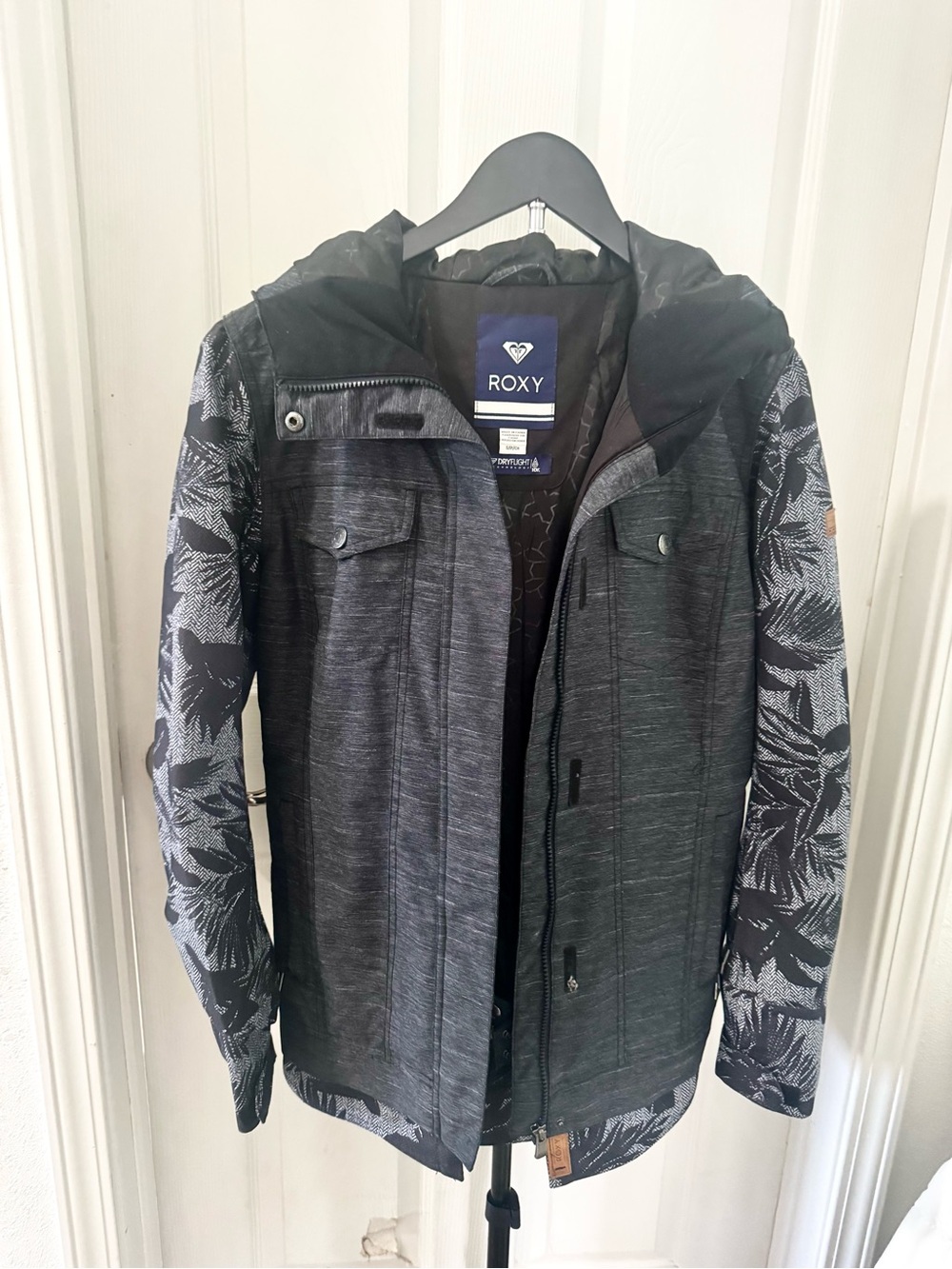 Roxy Black Ski Jacket with Patterned Gray Sleeves
